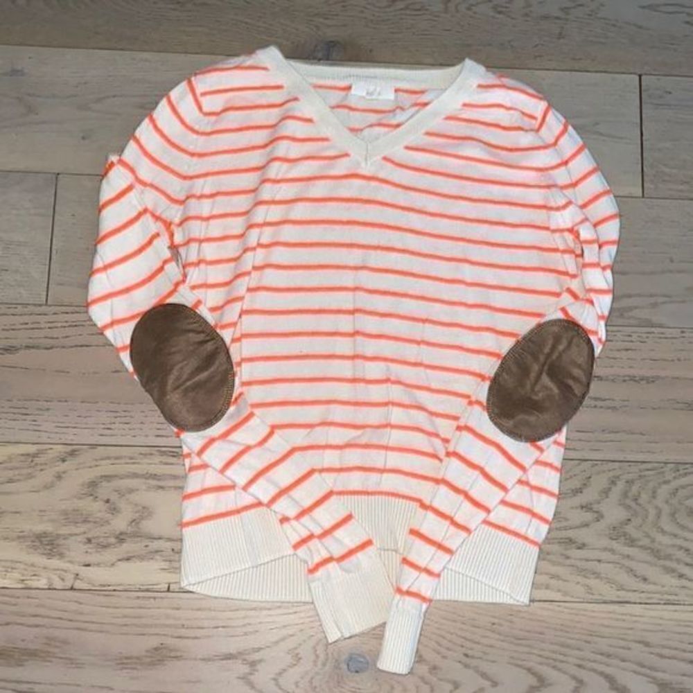 Forever 21 Striped Light Weight V-Neck Sweater